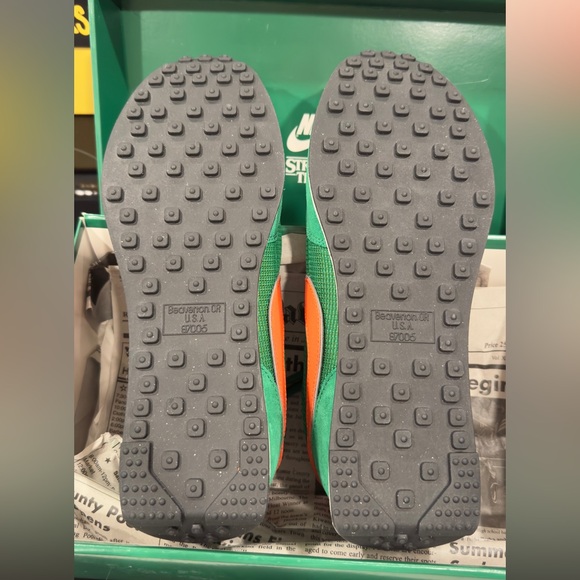 Nike Tailwind Stranger Things Hawkins High Sz. 10 NEW - Picture 3 of 7